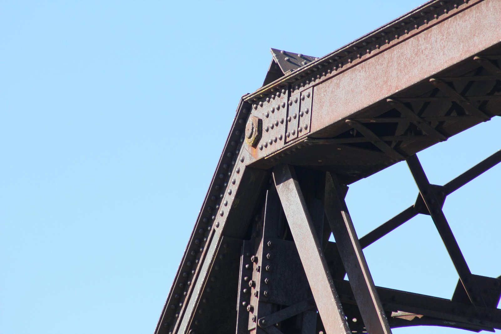 Upper angle connection